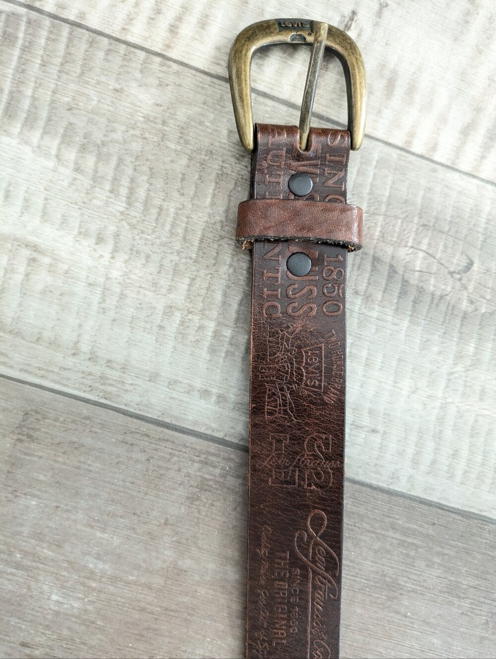 Levi's Embossed Tooled Brown Leather Belt - Women's Large 30-32 (Actually 36")
